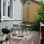 Cozy Self-Service Wooden Studio Near Aura River, Private Bath & Parking Turku