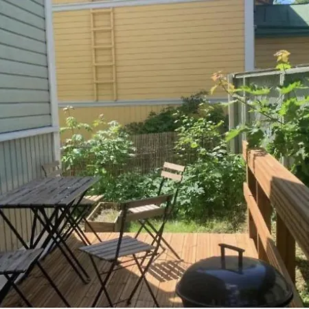 Cozy Self-Service Wooden Studio Near Aura River, Private Bath & Parking アパート トゥルク