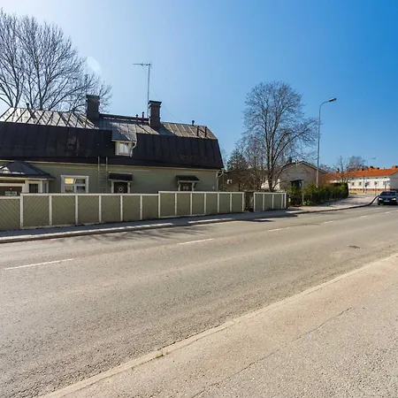 Cozy Self-Service Wooden Studio Near Aura River, Private Bath & Parking Huoneisto