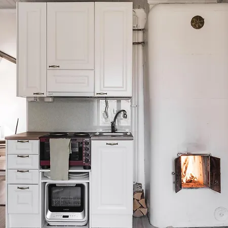 Cozy Self-Service Wooden Studio Near Aura River, Private Bath & Parking