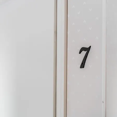 Apartment Cozy Self-service Wooden Near Aura River, Private Bath & Parking *